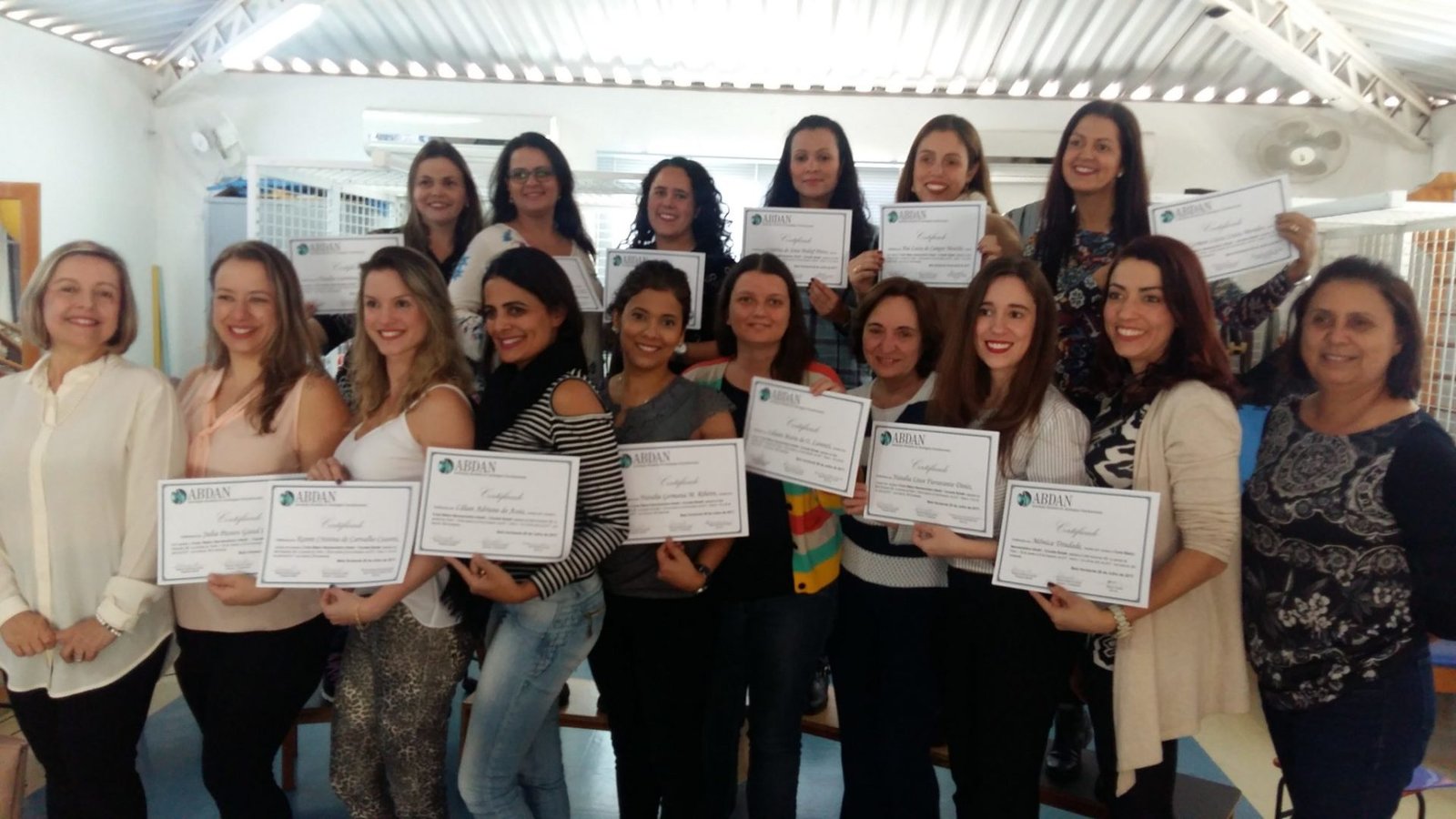 Profissionais da APAEBH recebem certificado do curso Bobath