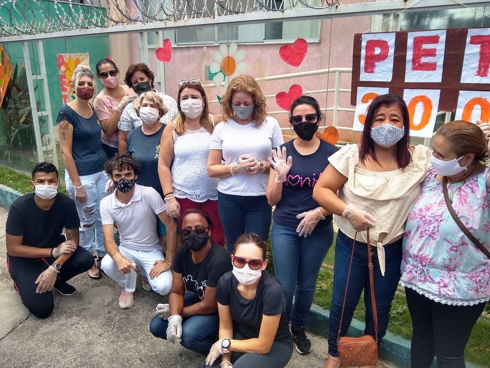 Em drive-thru do conhecimento, APAE-BH oferece o que há de melhor: alimento para a alma!